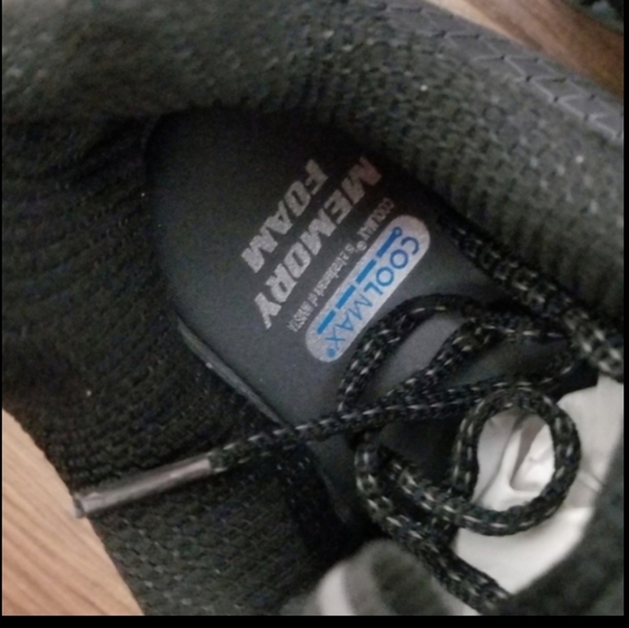 MAKE AN OFFER!! Fila Mens Cool Max  Memory foam Sneakers - Picture 5 of 6